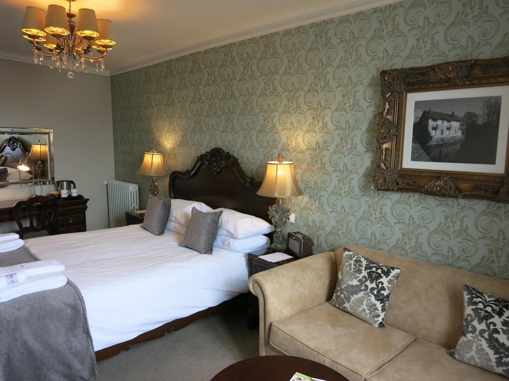 Logis Hotel De France La Chartre-sur-le-Loir Dış mekan fotoğraf