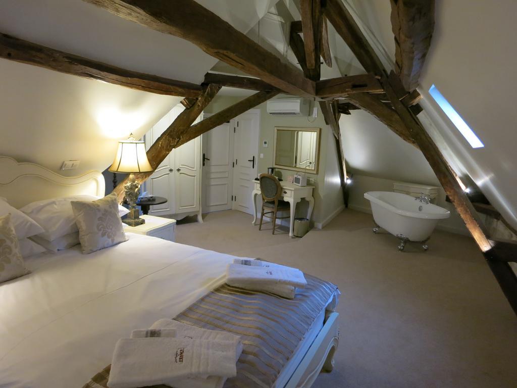 Logis Hotel De France La Chartre-sur-le-Loir Dış mekan fotoğraf