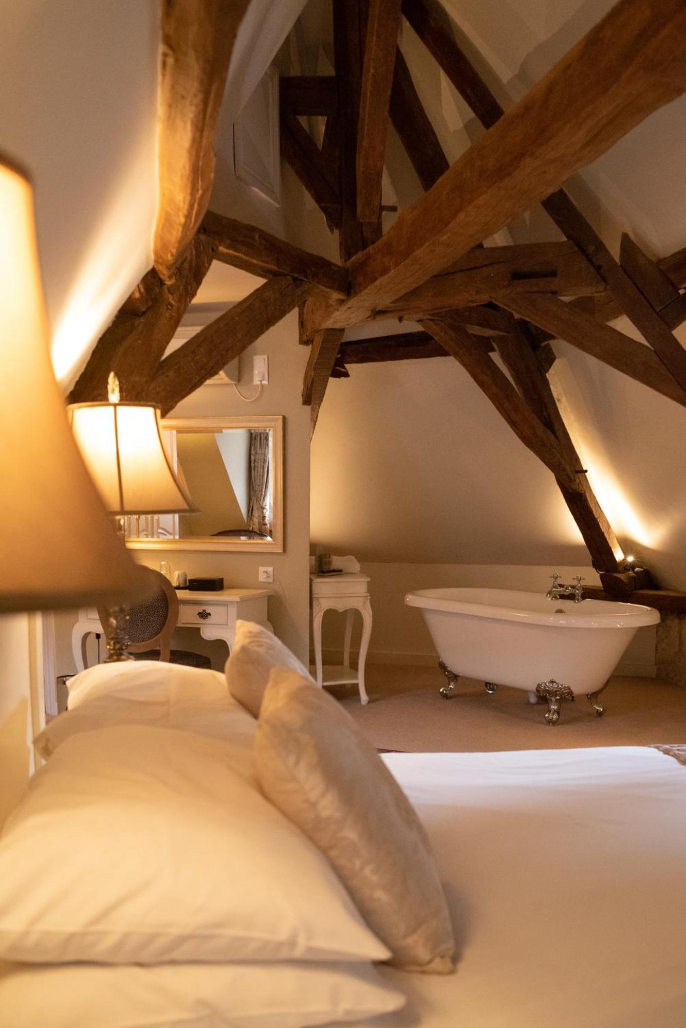 Logis Hotel De France La Chartre-sur-le-Loir Dış mekan fotoğraf
