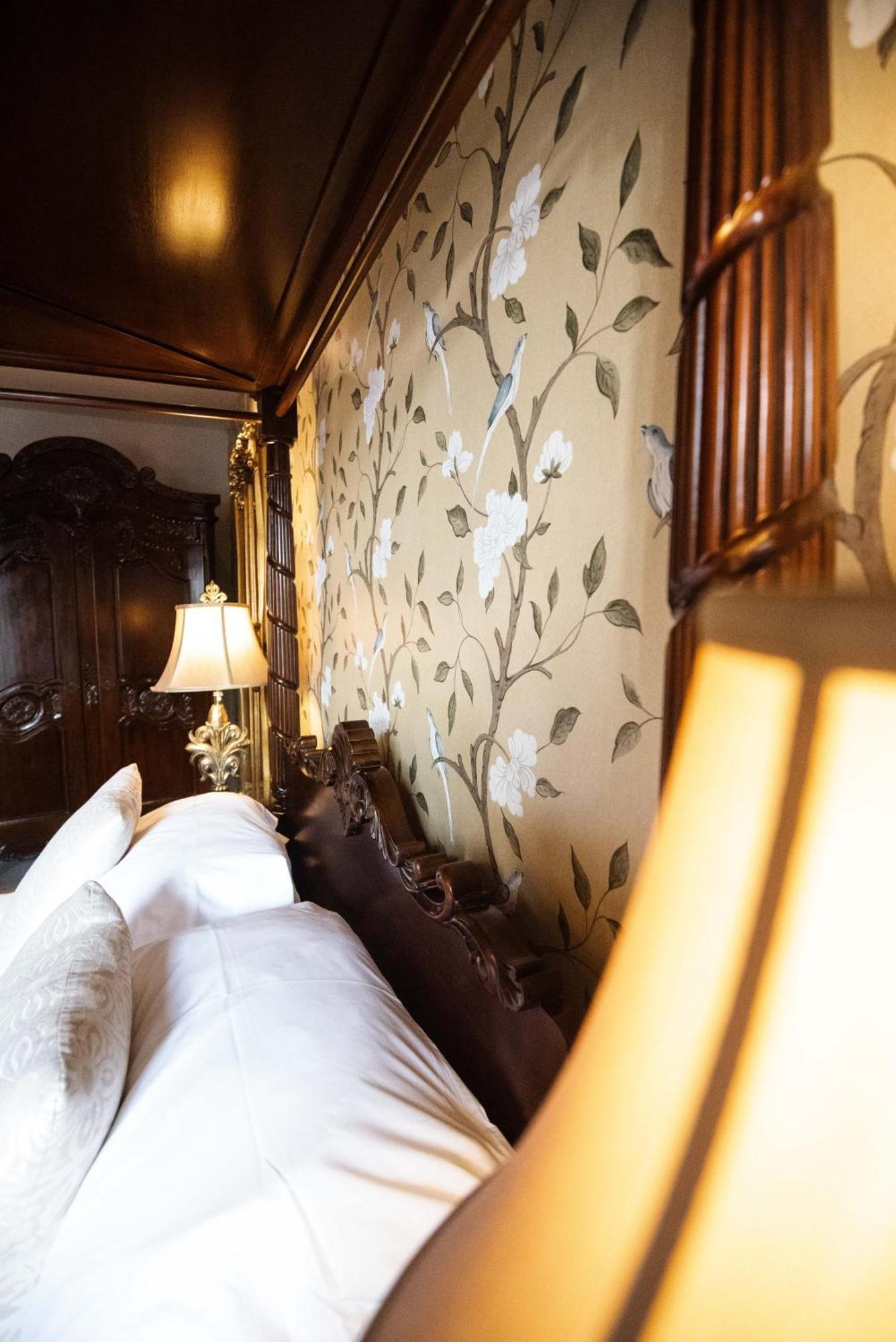 Logis Hotel De France La Chartre-sur-le-Loir Dış mekan fotoğraf