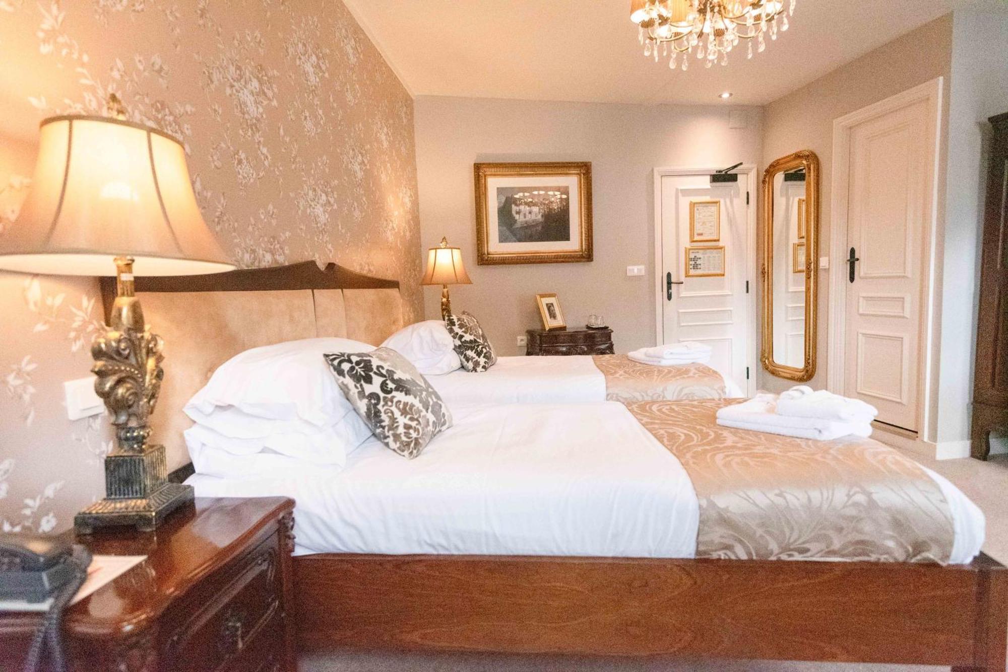 Logis Hotel De France La Chartre-sur-le-Loir Dış mekan fotoğraf
