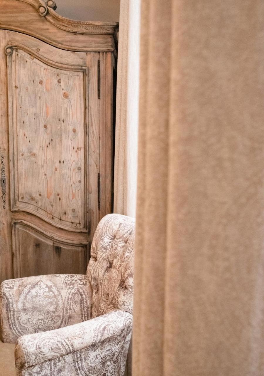 Logis Hotel De France La Chartre-sur-le-Loir Dış mekan fotoğraf