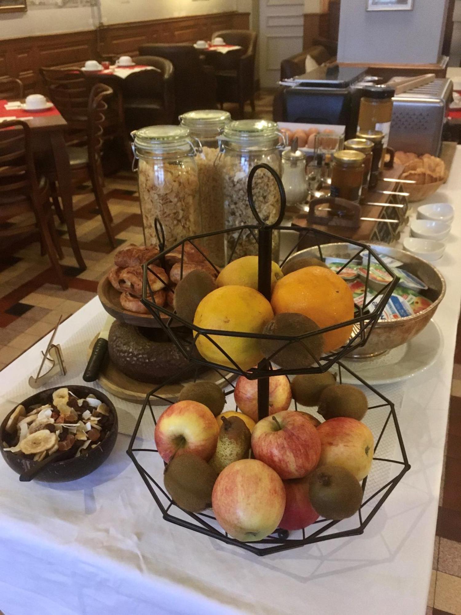 Logis Hotel De France La Chartre-sur-le-Loir Dış mekan fotoğraf