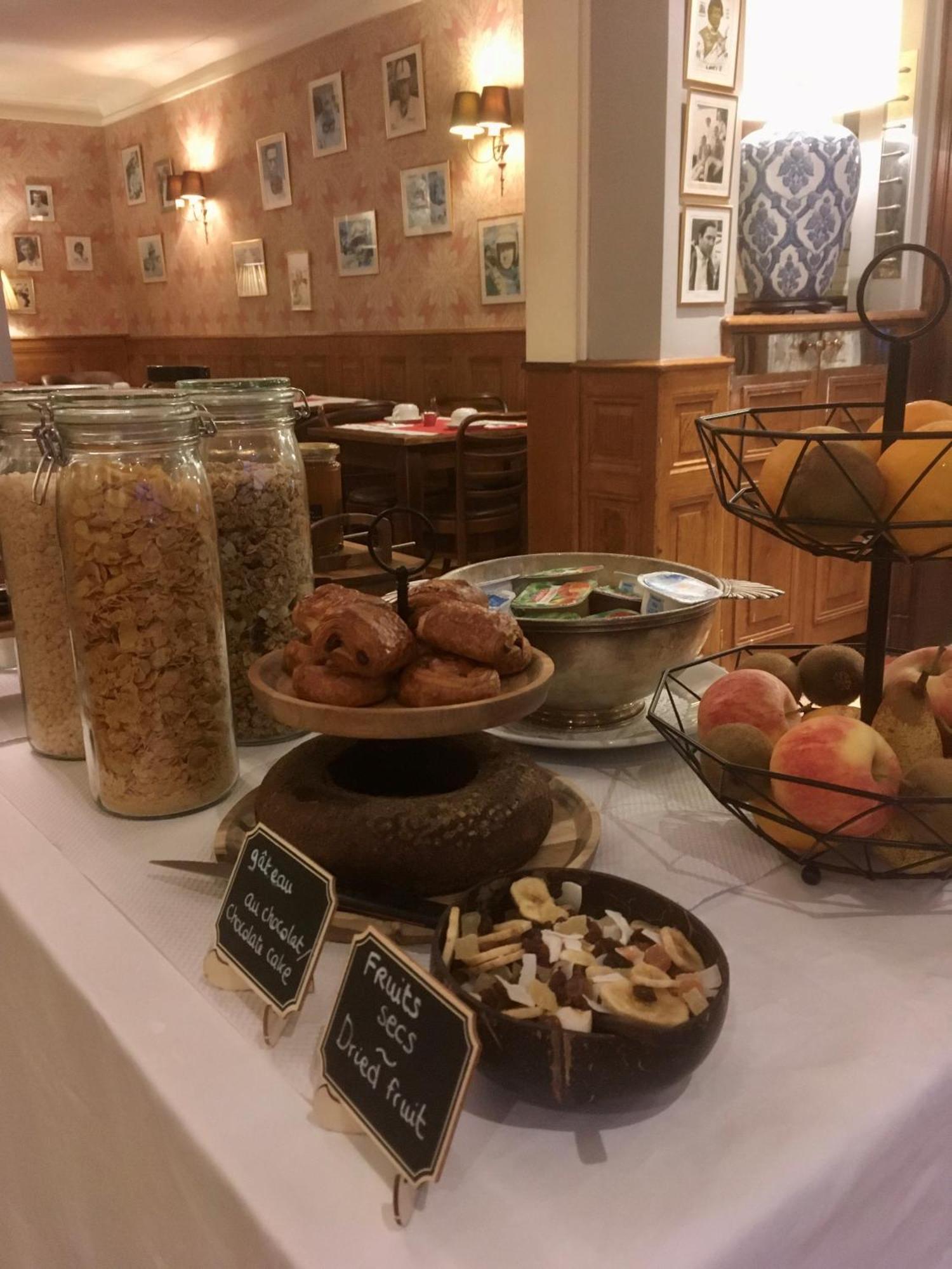 Logis Hotel De France La Chartre-sur-le-Loir Dış mekan fotoğraf