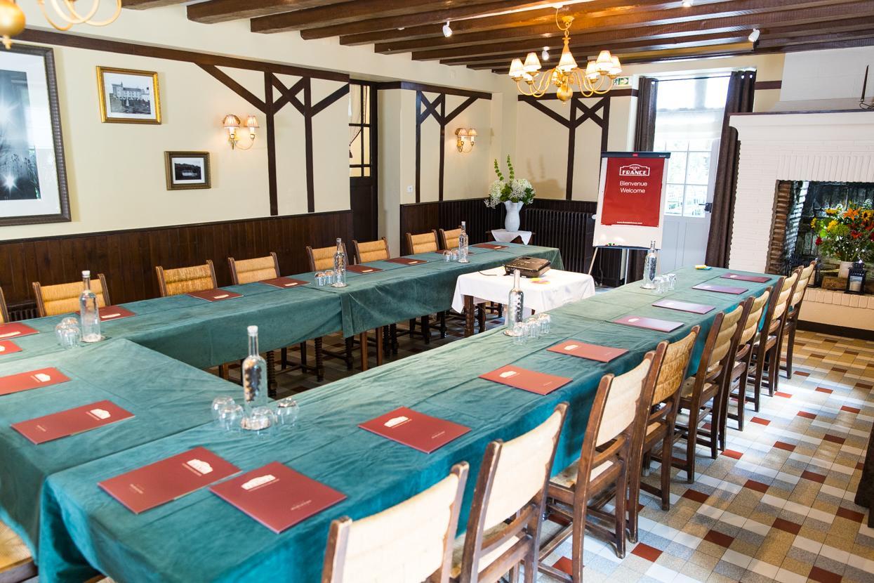 Logis Hotel De France La Chartre-sur-le-Loir Dış mekan fotoğraf
