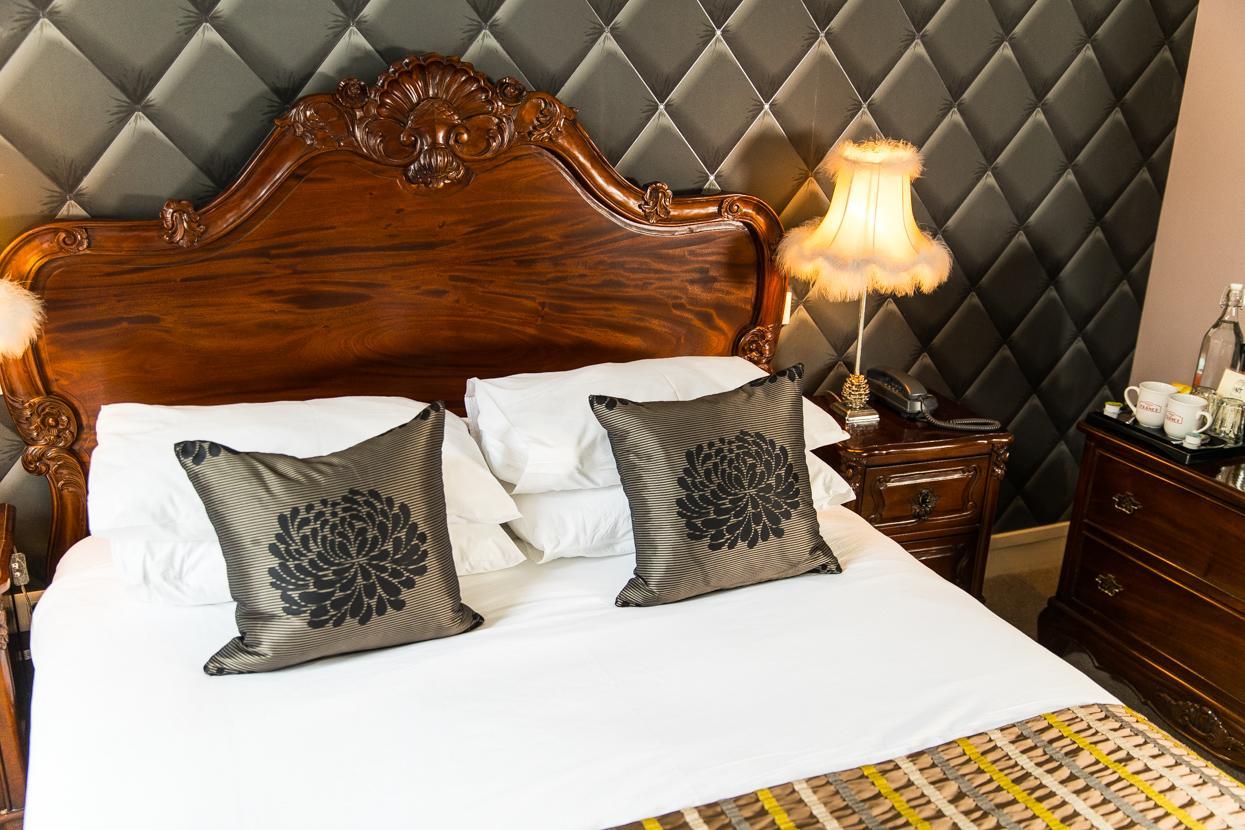 Logis Hotel De France La Chartre-sur-le-Loir Dış mekan fotoğraf