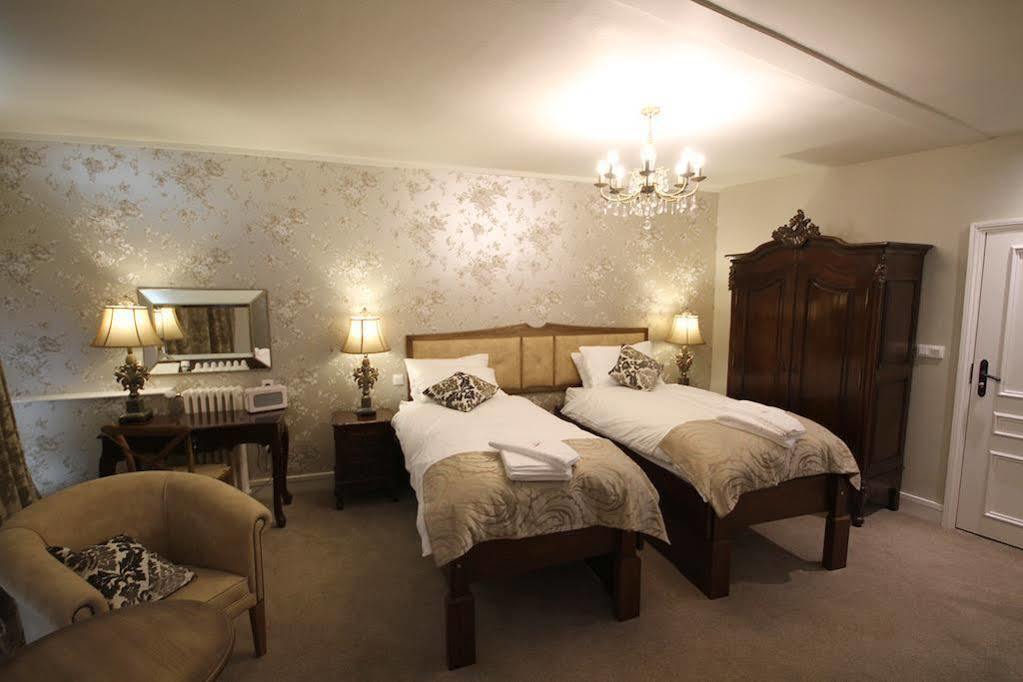 Logis Hotel De France La Chartre-sur-le-Loir Dış mekan fotoğraf